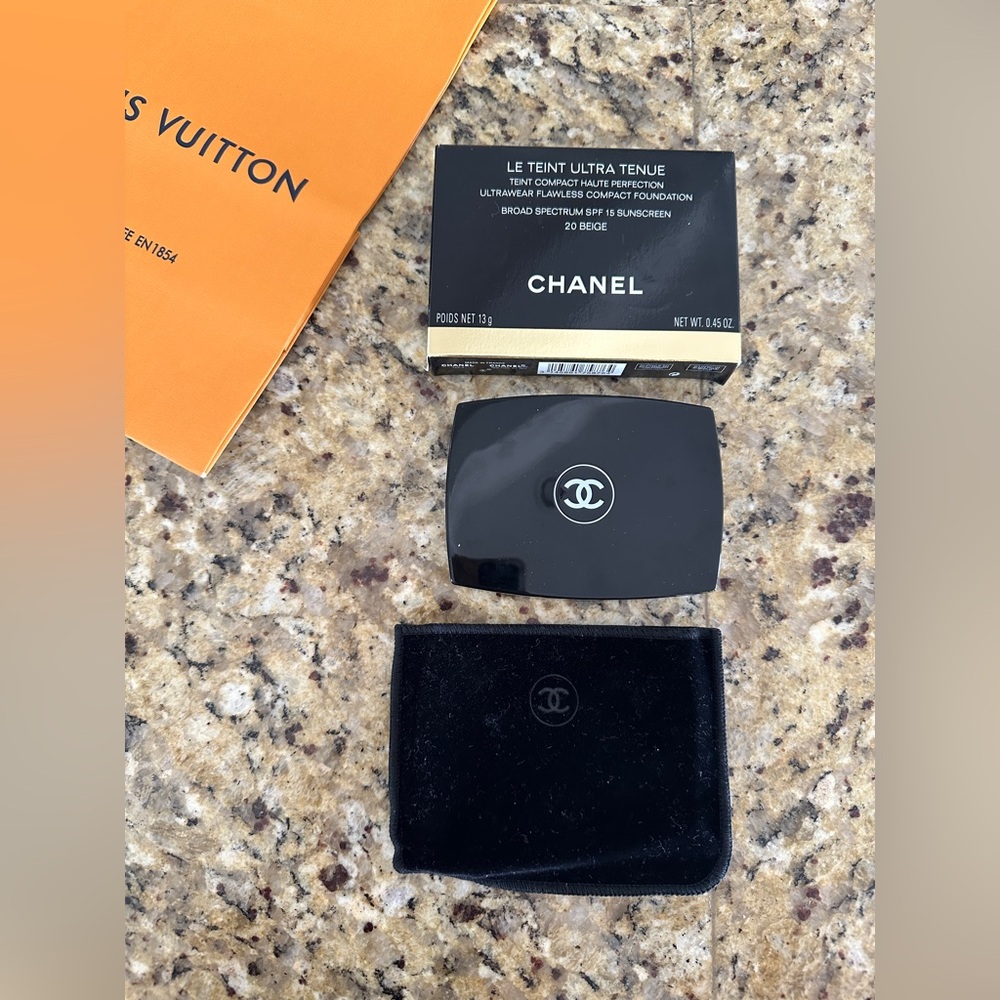 CHANEL Ultra Le Teint Compact Foundation in Beige